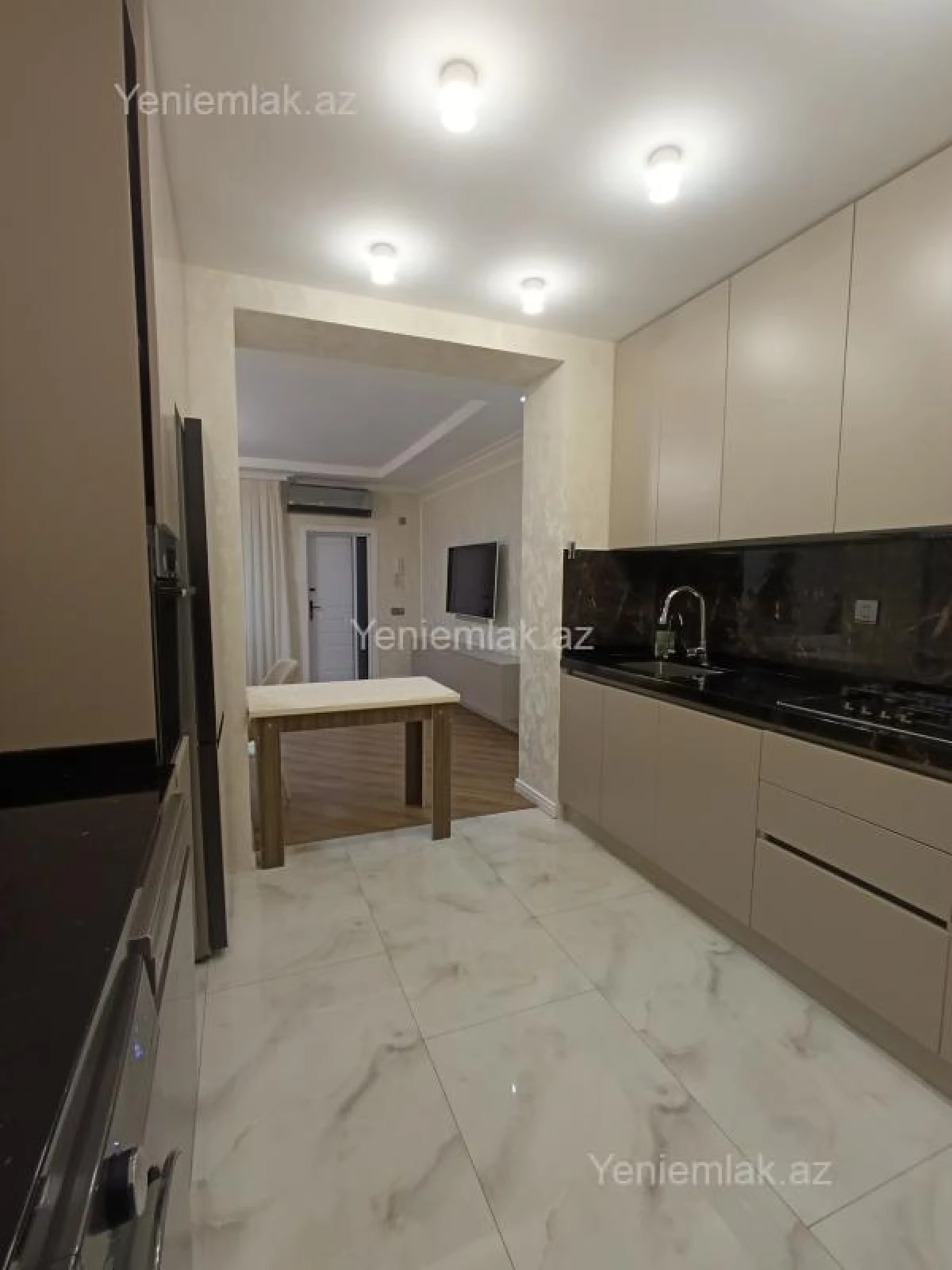 Satılır 4 otaqlı köhnə tikili 120 m²