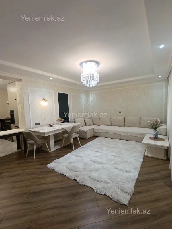 Satılır 4 otaqlı köhnə tikili 120 m²