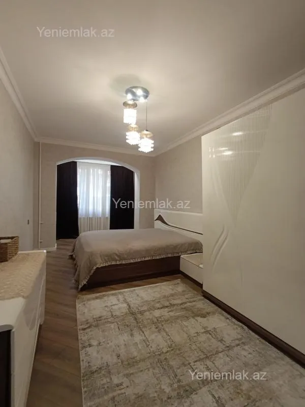 Satılır 4 otaqlı köhnə tikili 120 m²