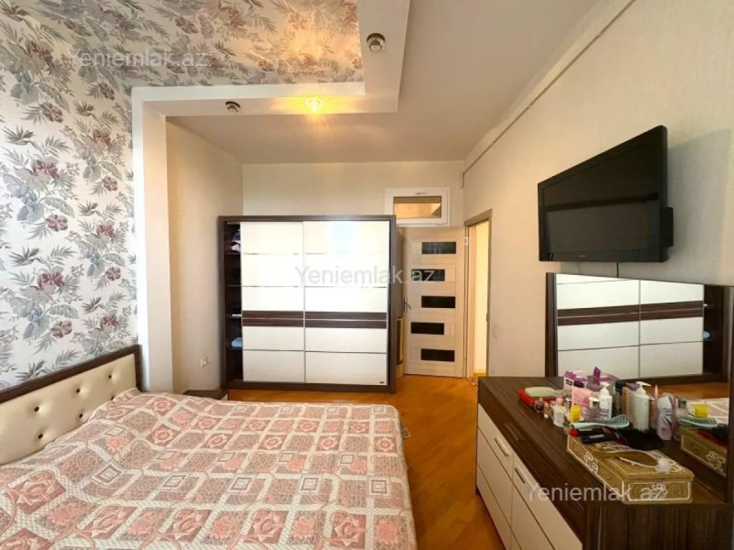 Satılır 3 otaqlı yeni tikili 100 m²