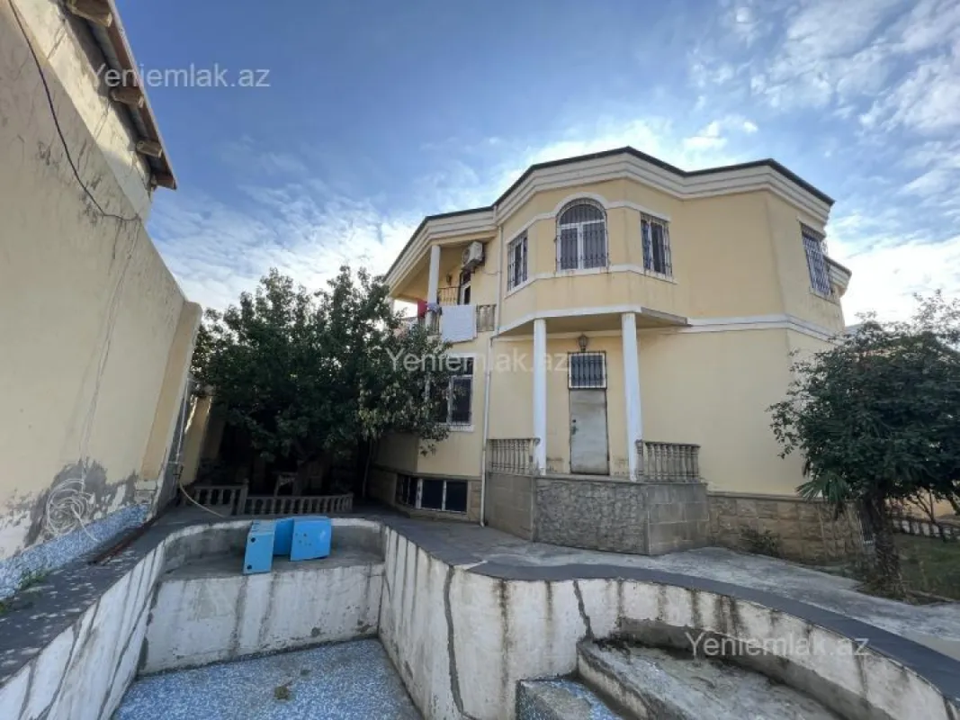 Satılır 6 otaqlı həyət evi 300 m²