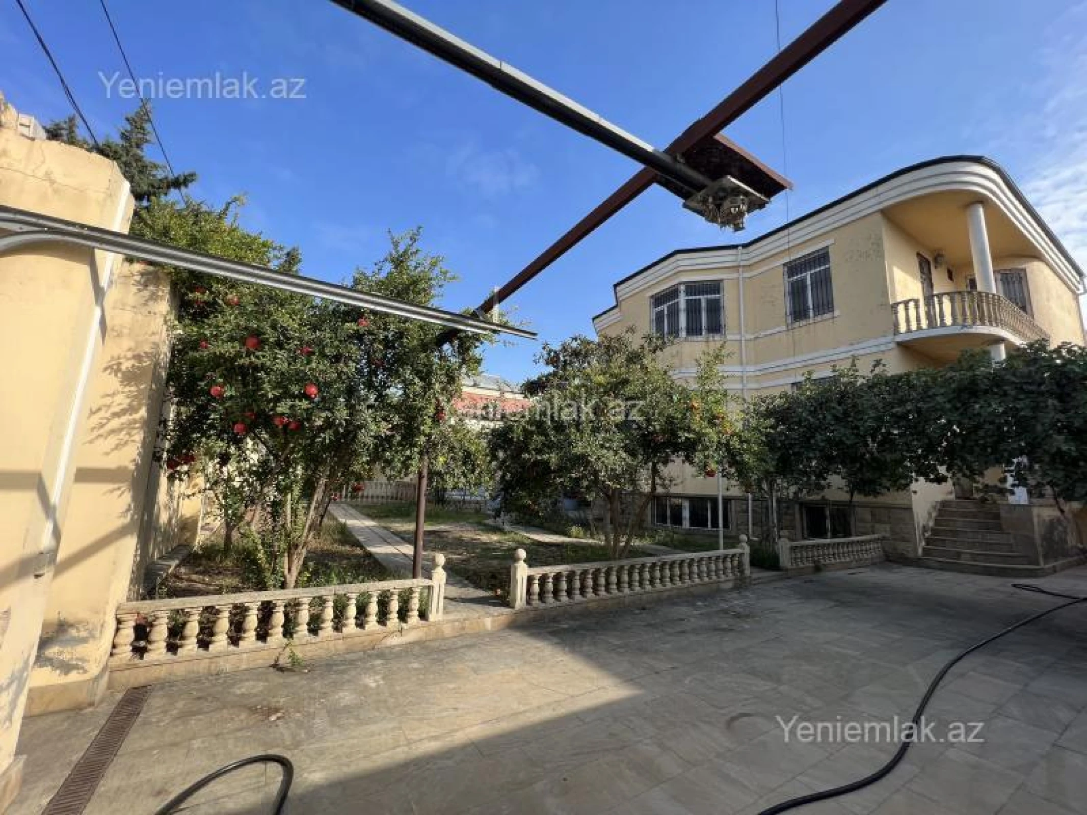 Satılır 6 otaqlı həyət evi 300 m²