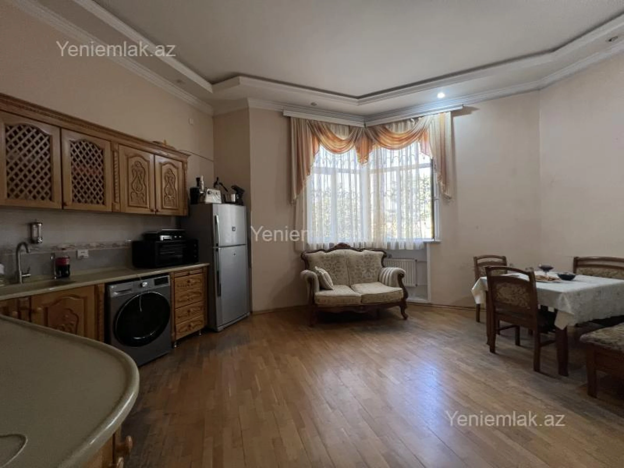 Satılır 6 otaqlı həyət evi 300 m²