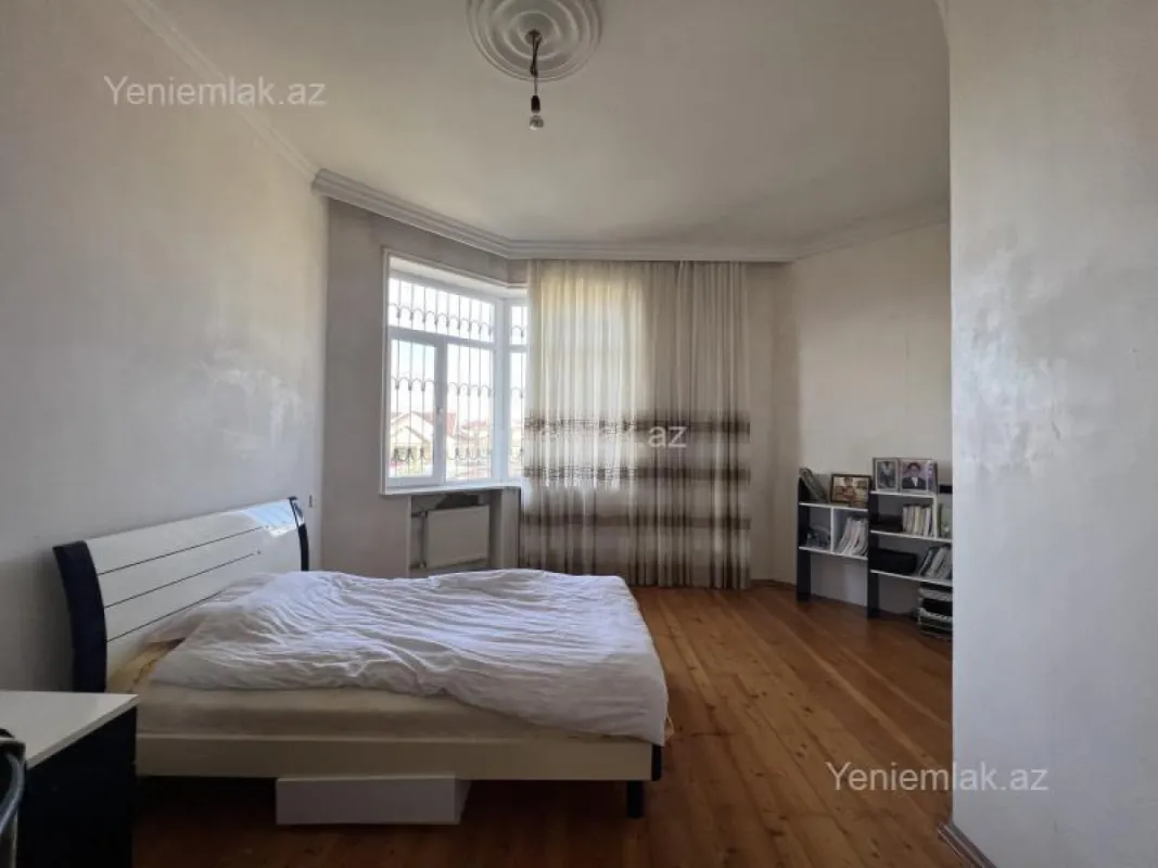 Satılır 6 otaqlı həyət evi 300 m²
