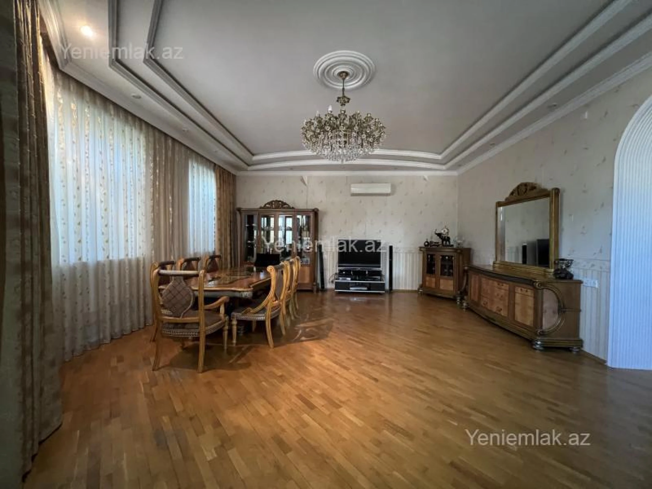 Satılır 6 otaqlı həyət evi 300 m²