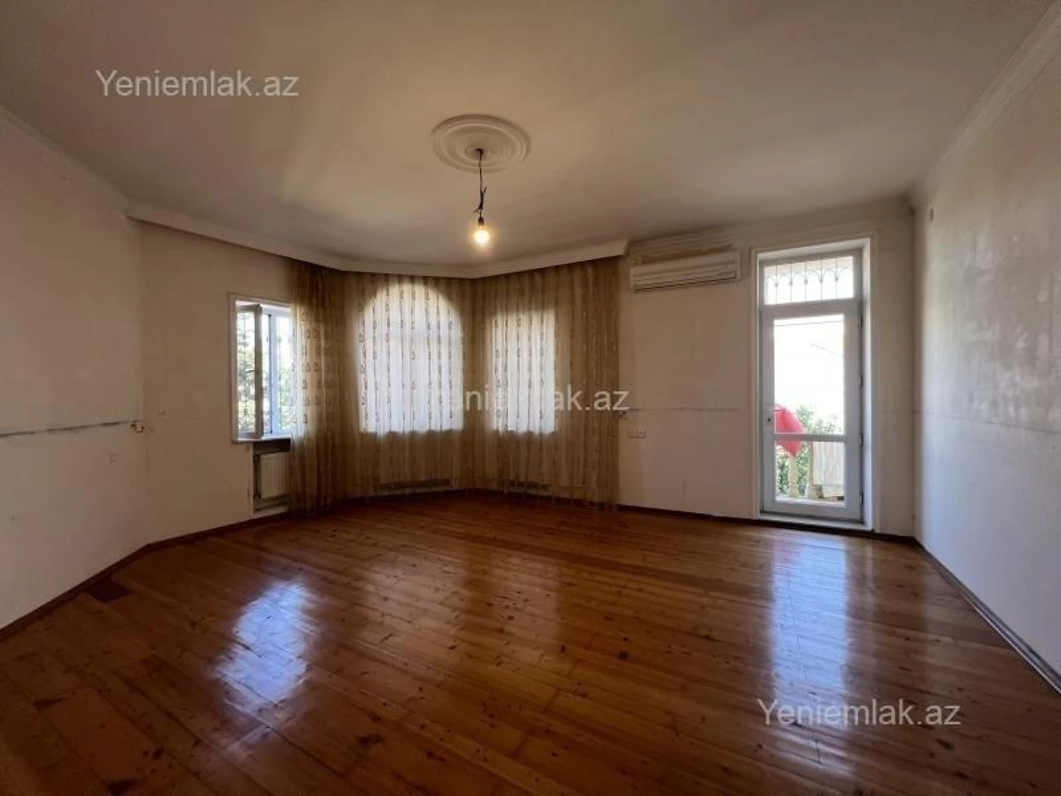 Satılır 6 otaqlı həyət evi 300 m²