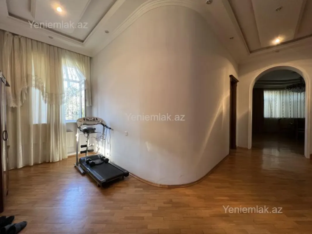 Satılır 6 otaqlı həyət evi 300 m²