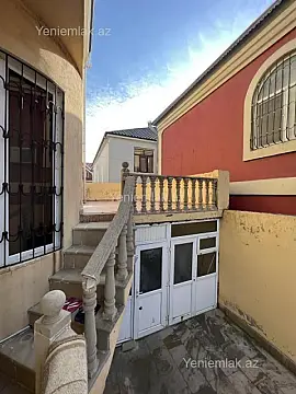 Satılır 6 otaqlı həyət evi 300 m²