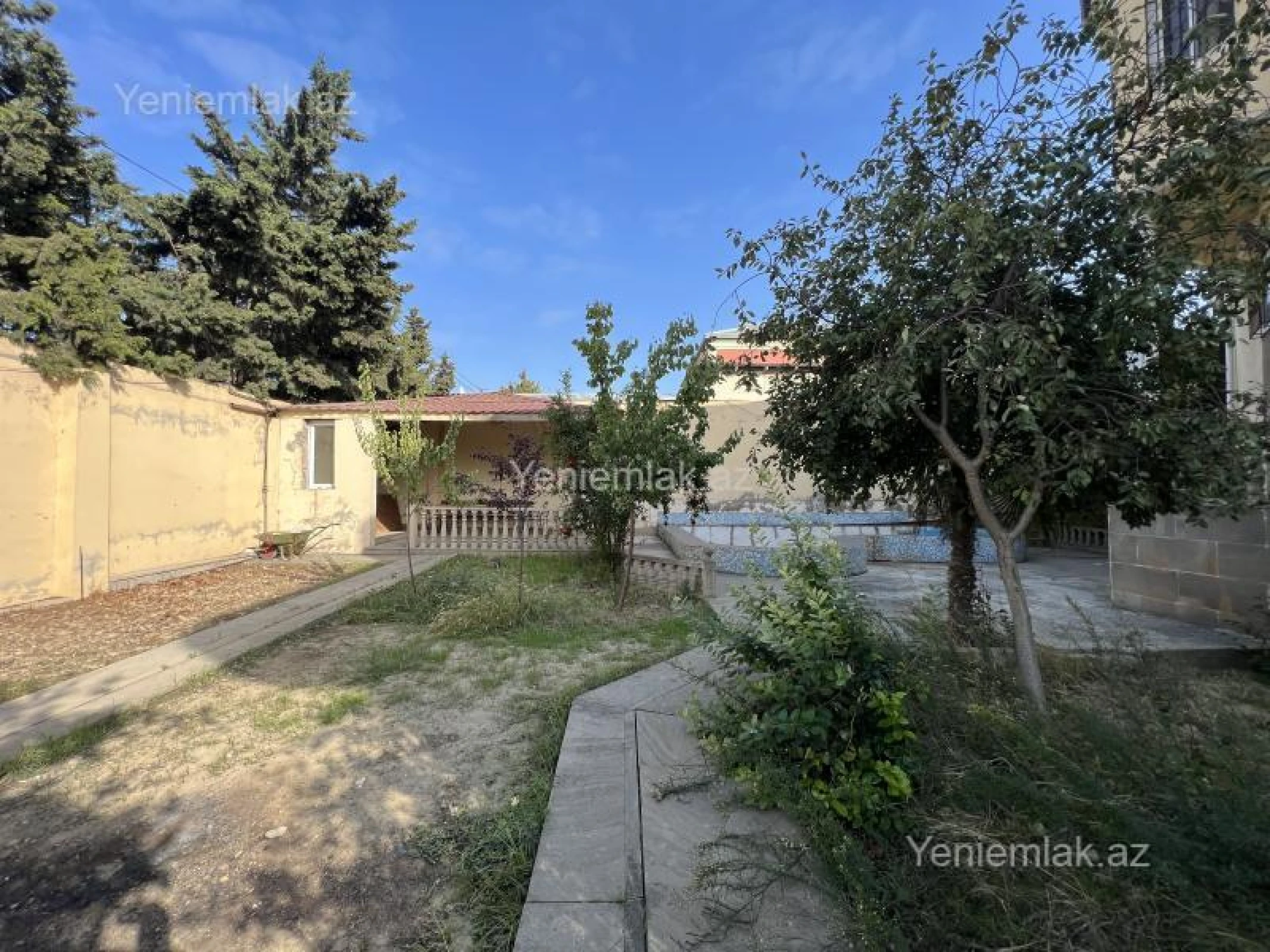 Satılır 6 otaqlı həyət evi 300 m²