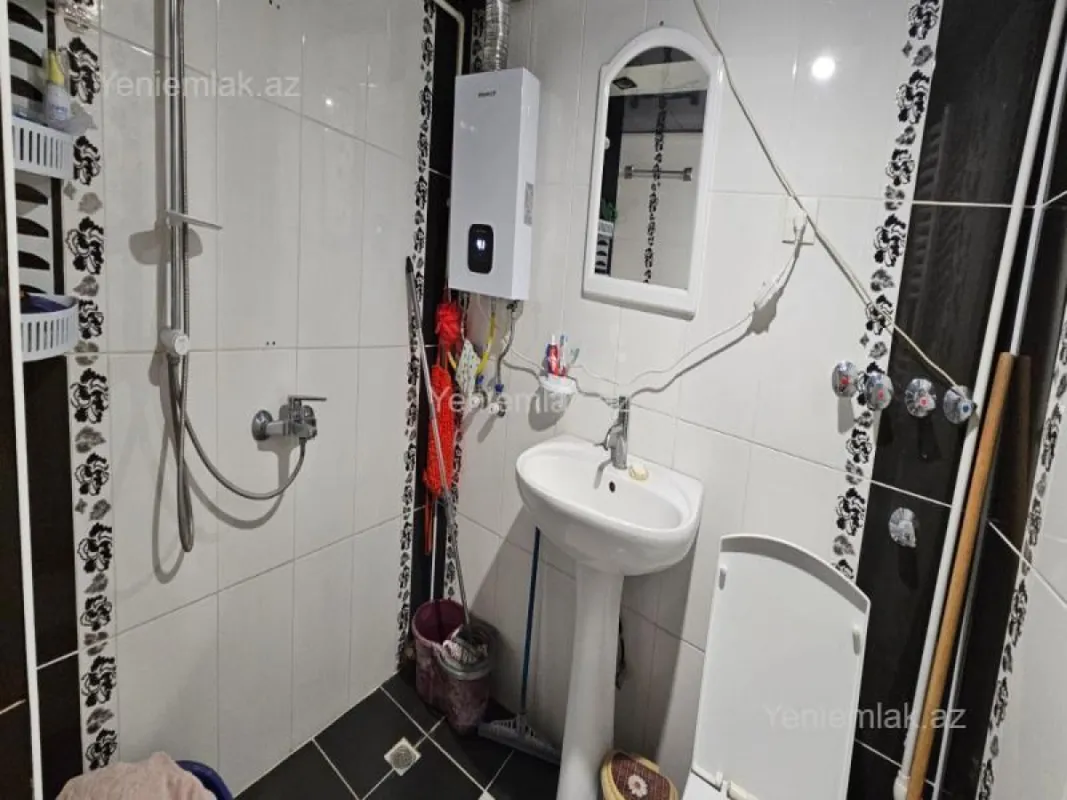 Satılır 3 otaqlı köhnə tikili 80 m²