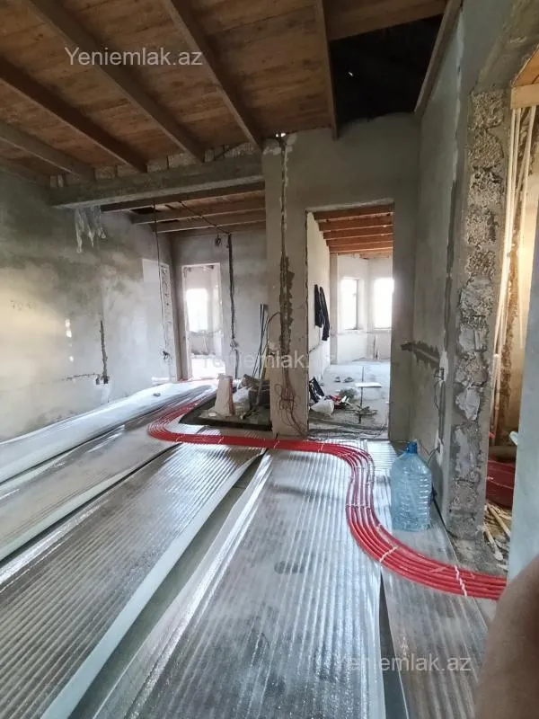 Satılır 7 otaqlı həyət evi 200 m²