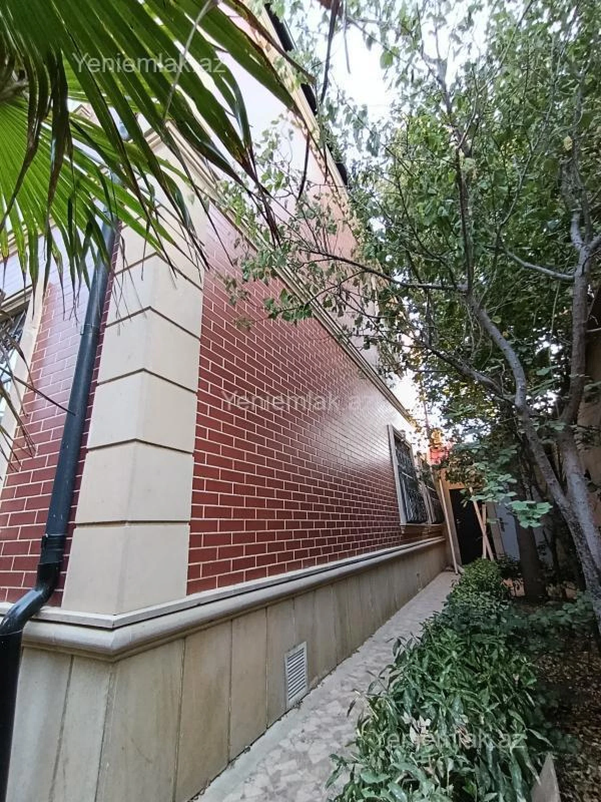 Satılır 7 otaqlı həyət evi 200 m²