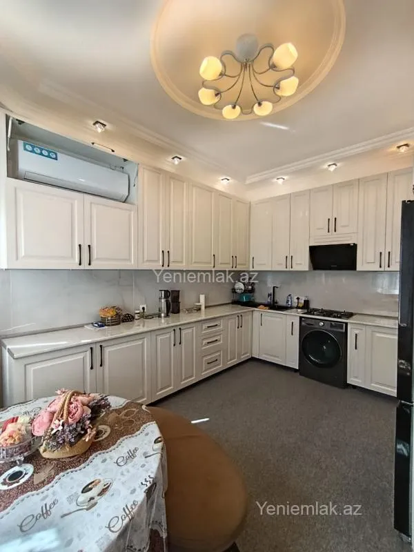 Satılır 7 otaqlı həyət evi 200 m²