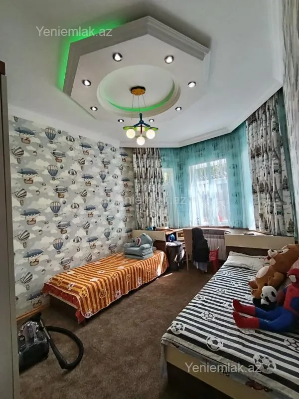 Satılır 7 otaqlı həyət evi 200 m²