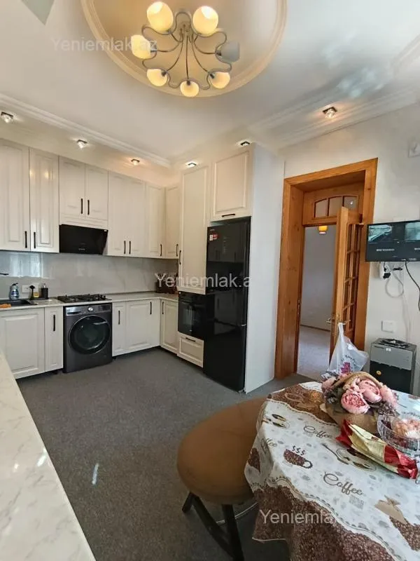 Satılır 7 otaqlı həyət evi 200 m²