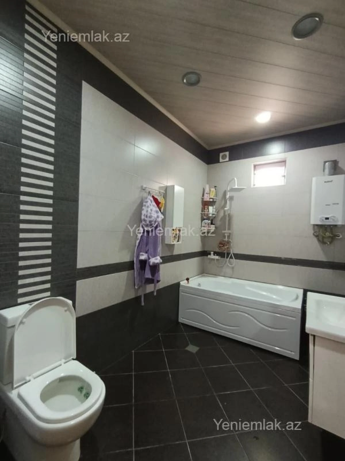 Satılır 7 otaqlı həyət evi 200 m²