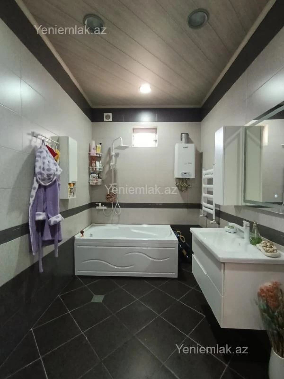 Satılır 7 otaqlı həyət evi 200 m²