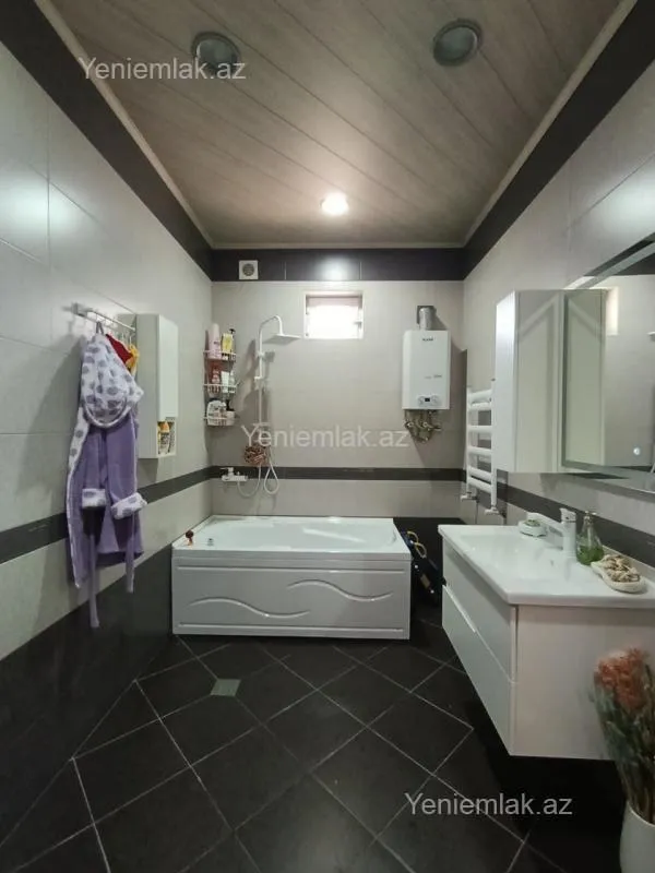 Satılır 7 otaqlı həyət evi 200 m²