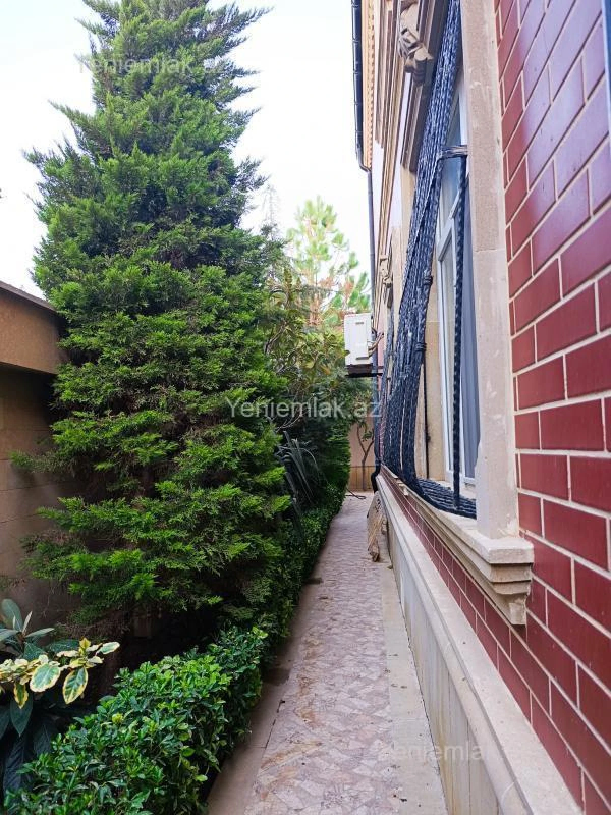 Satılır 7 otaqlı həyət evi 200 m²