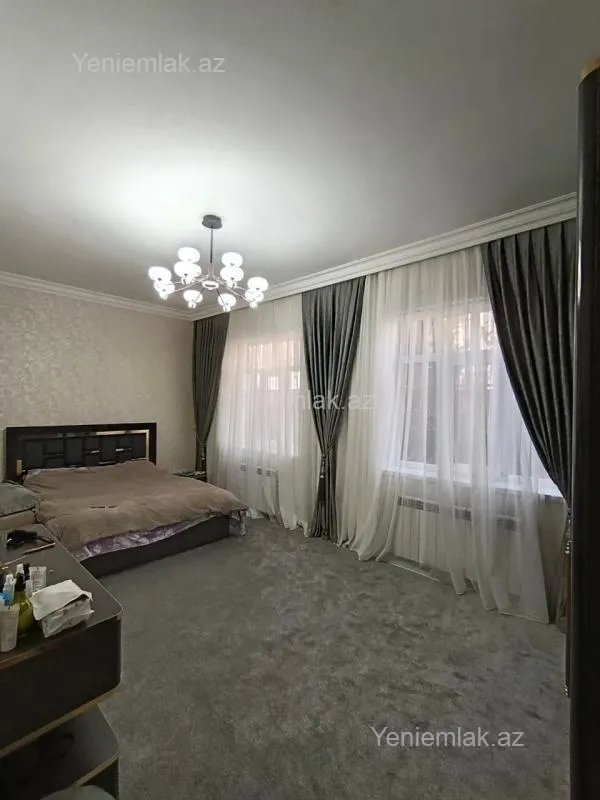 Satılır 7 otaqlı həyət evi 200 m²