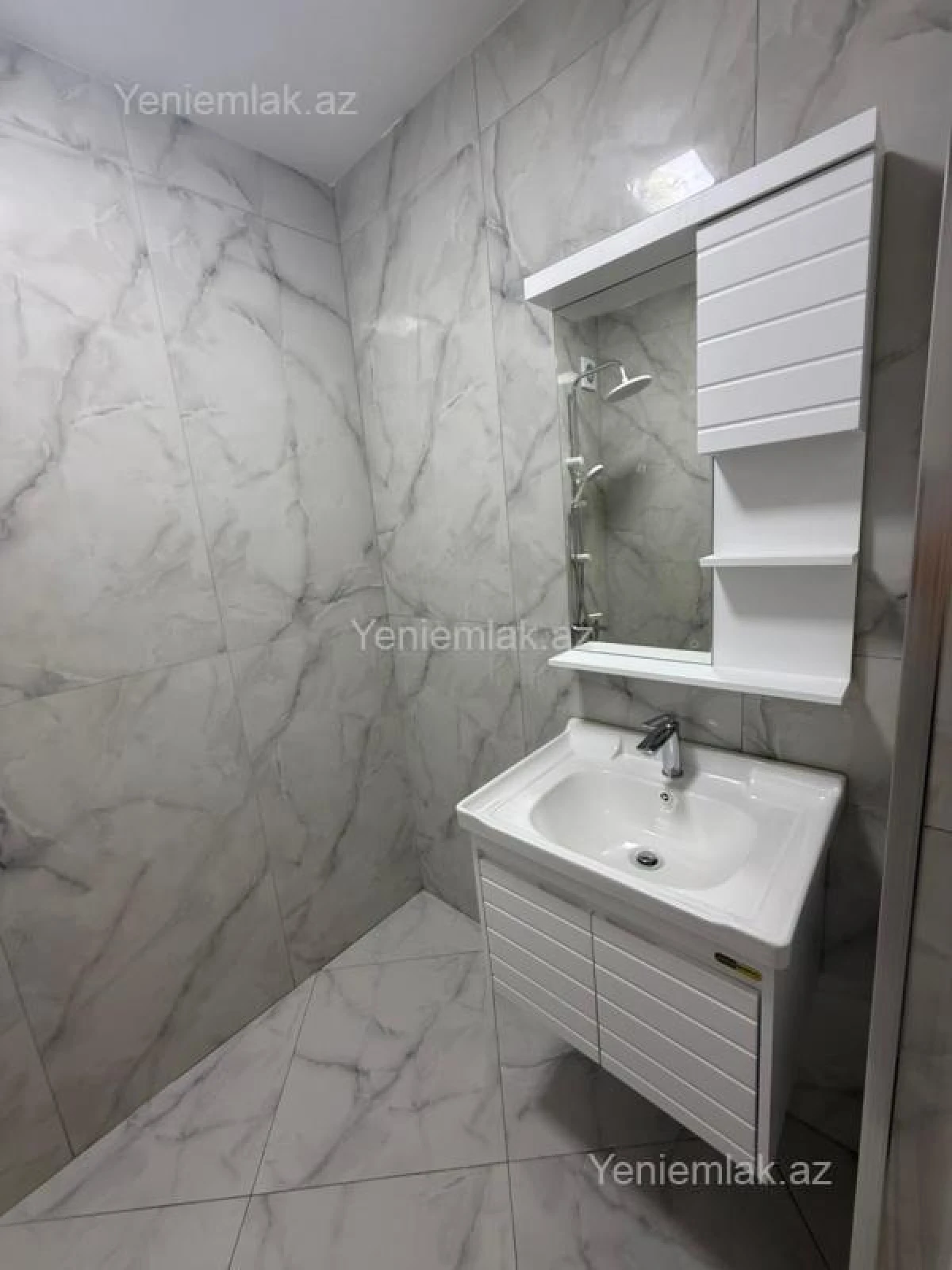 Satılır 3 otaqlı köhnə tikili 75 m²