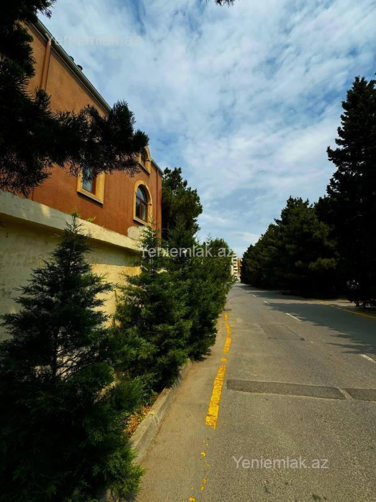 Satılır 7 otaqlı həyət evi 375 m²