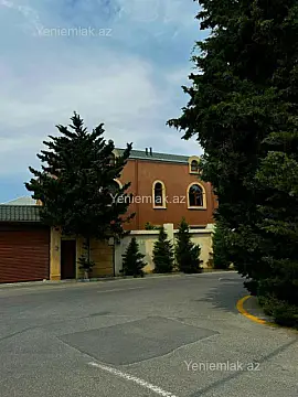 Satılır 7 otaqlı həyət evi 375 m²
