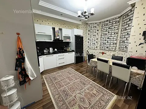 Satılır 7 otaqlı həyət evi 375 m²