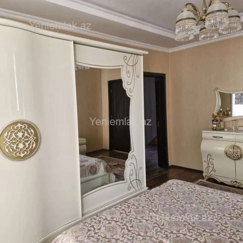 Satılır 7 otaqlı həyət evi 375 m²