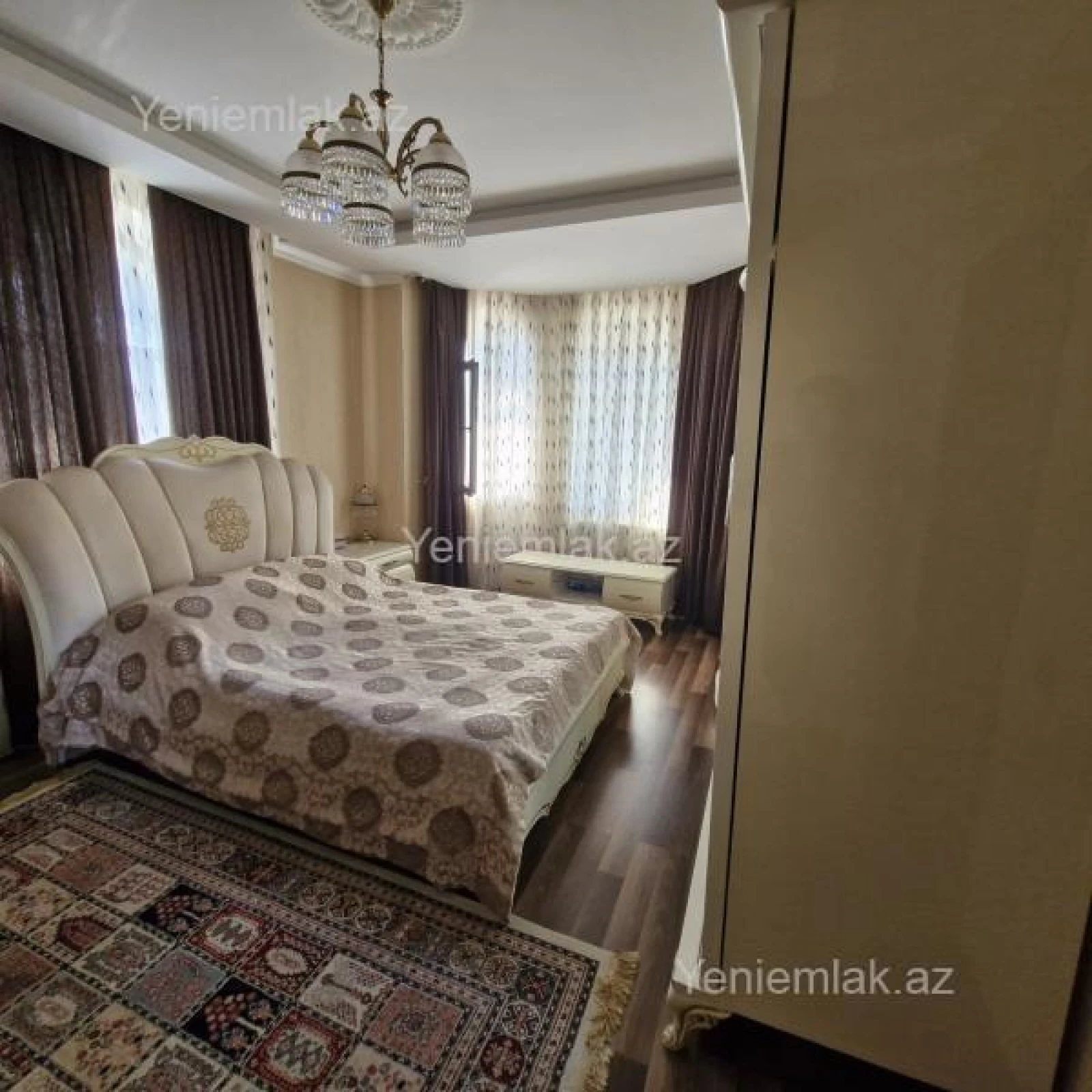 Satılır 7 otaqlı həyət evi 375 m²