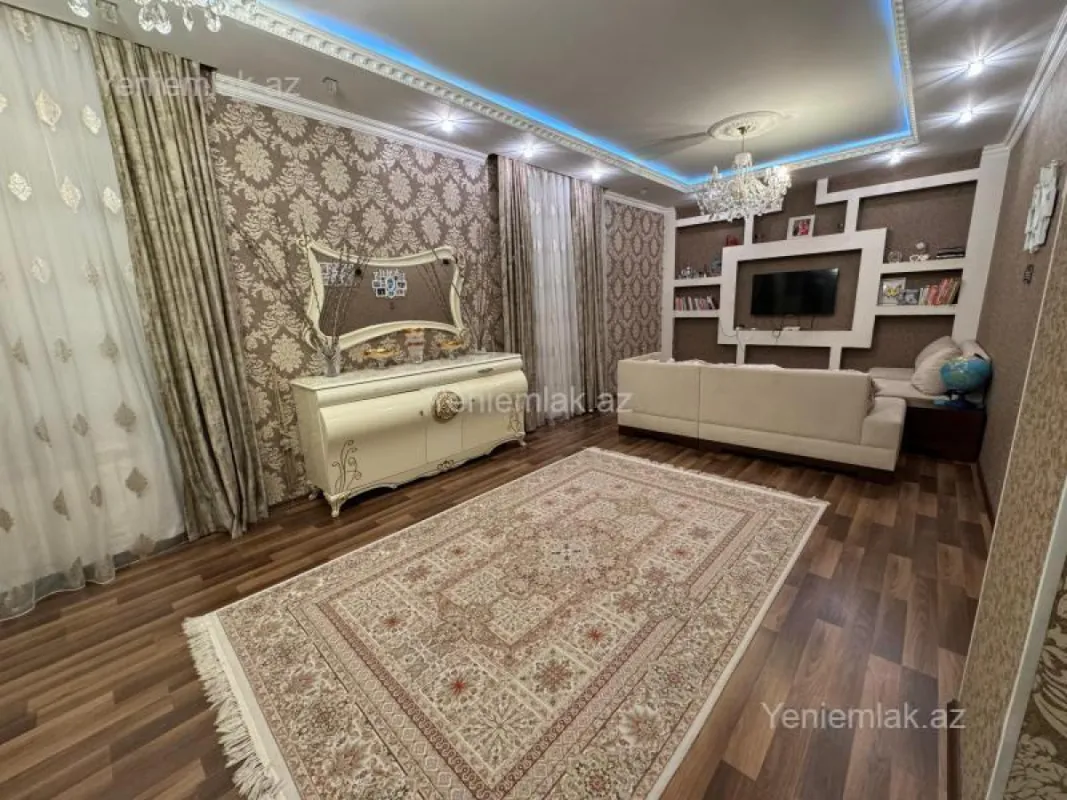 Satılır 7 otaqlı həyət evi 375 m²