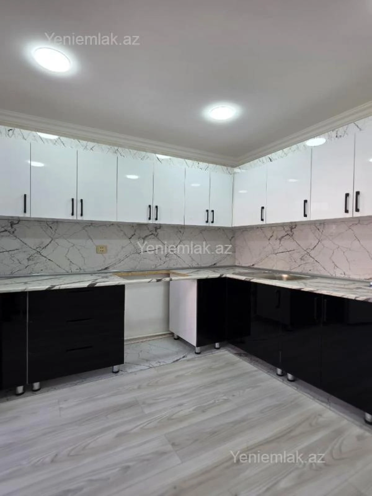 Satılır 3 otaqlı köhnə tikili 86 m²