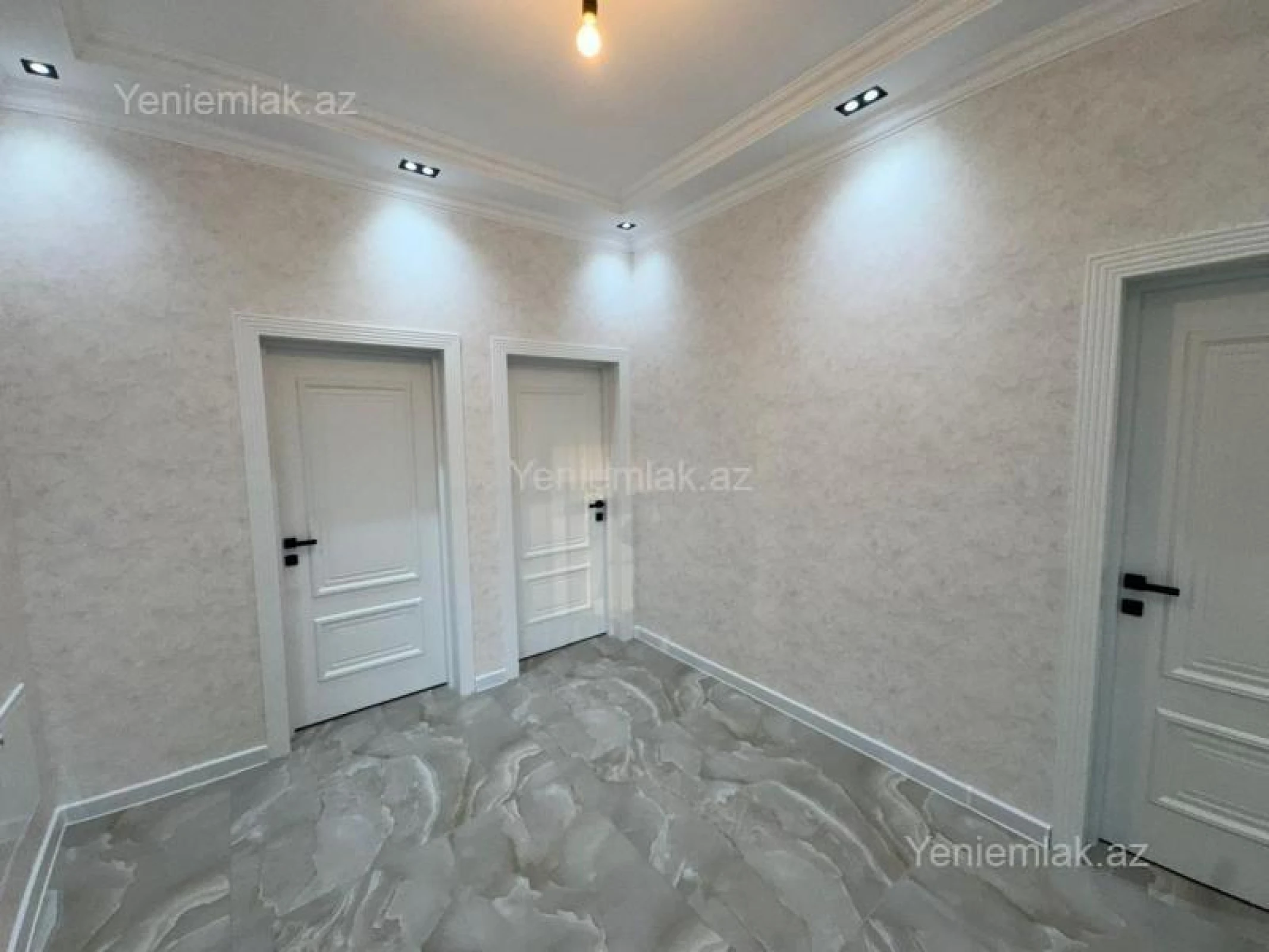 Satılır 5 otaqlı həyət evi 200 m²