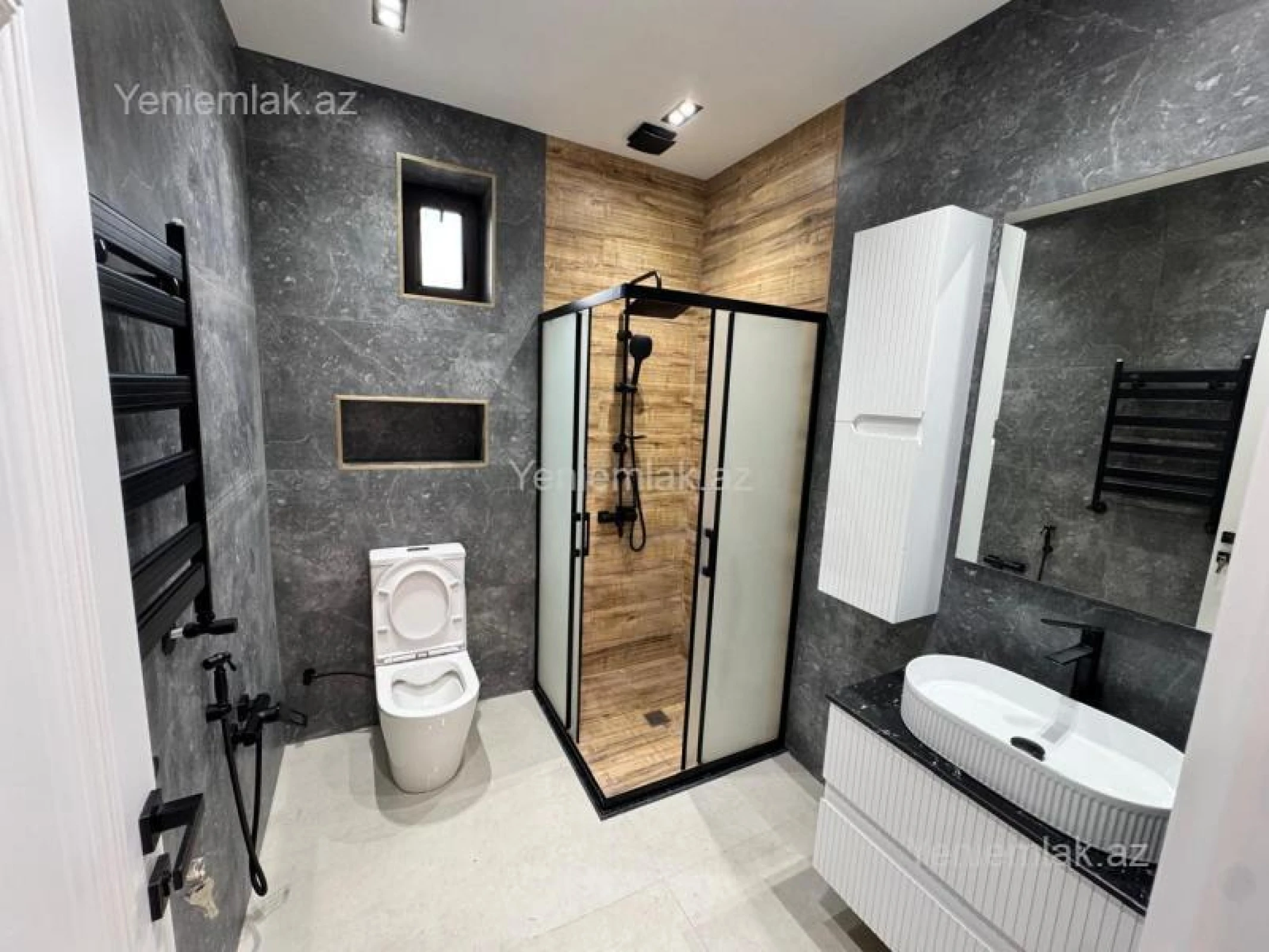 Satılır 5 otaqlı həyət evi 200 m²