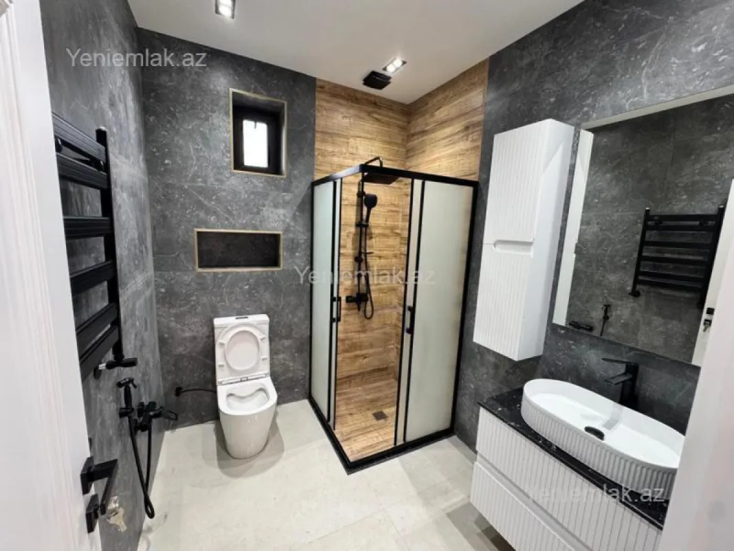 Satılır 5 otaqlı həyət evi 200 m²