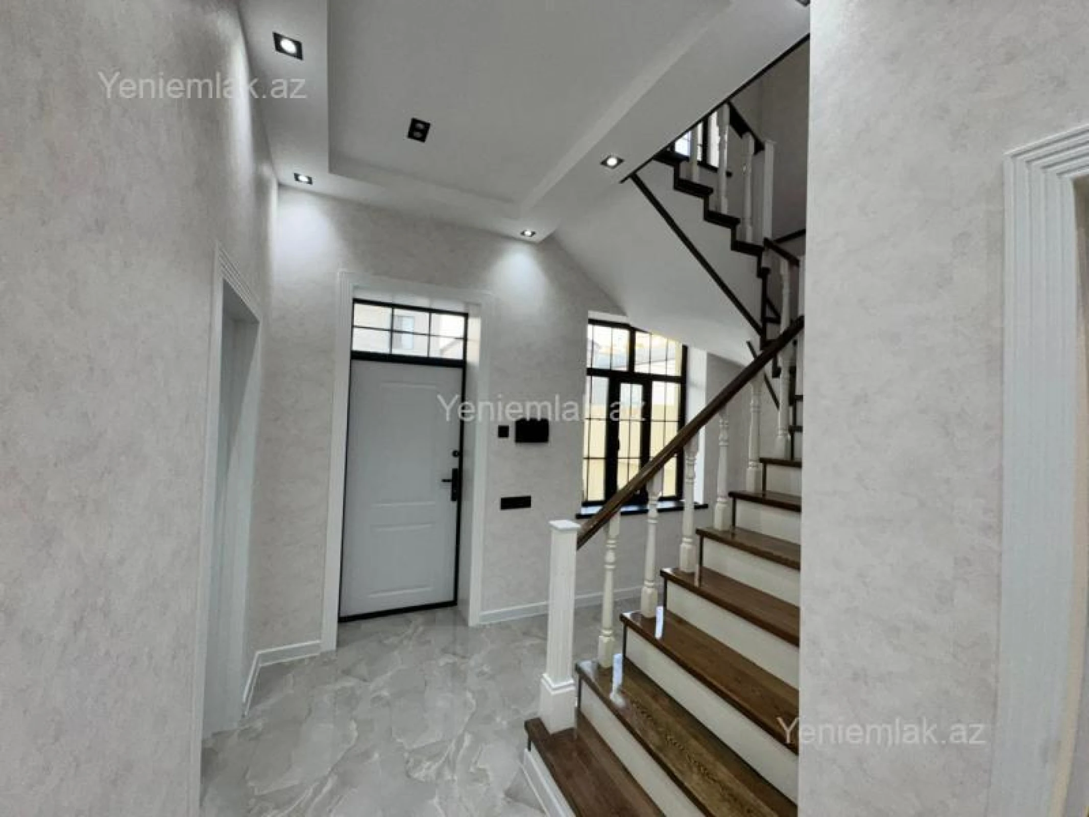 Satılır 5 otaqlı həyət evi 200 m²