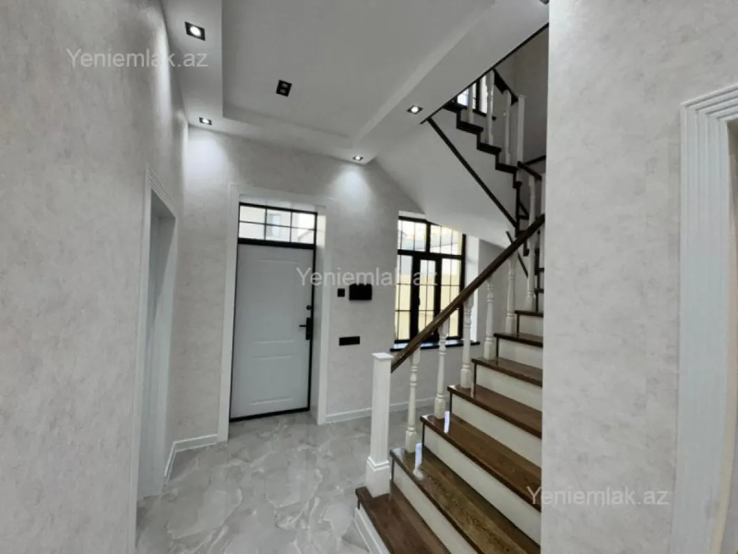 Satılır 5 otaqlı həyət evi 200 m²