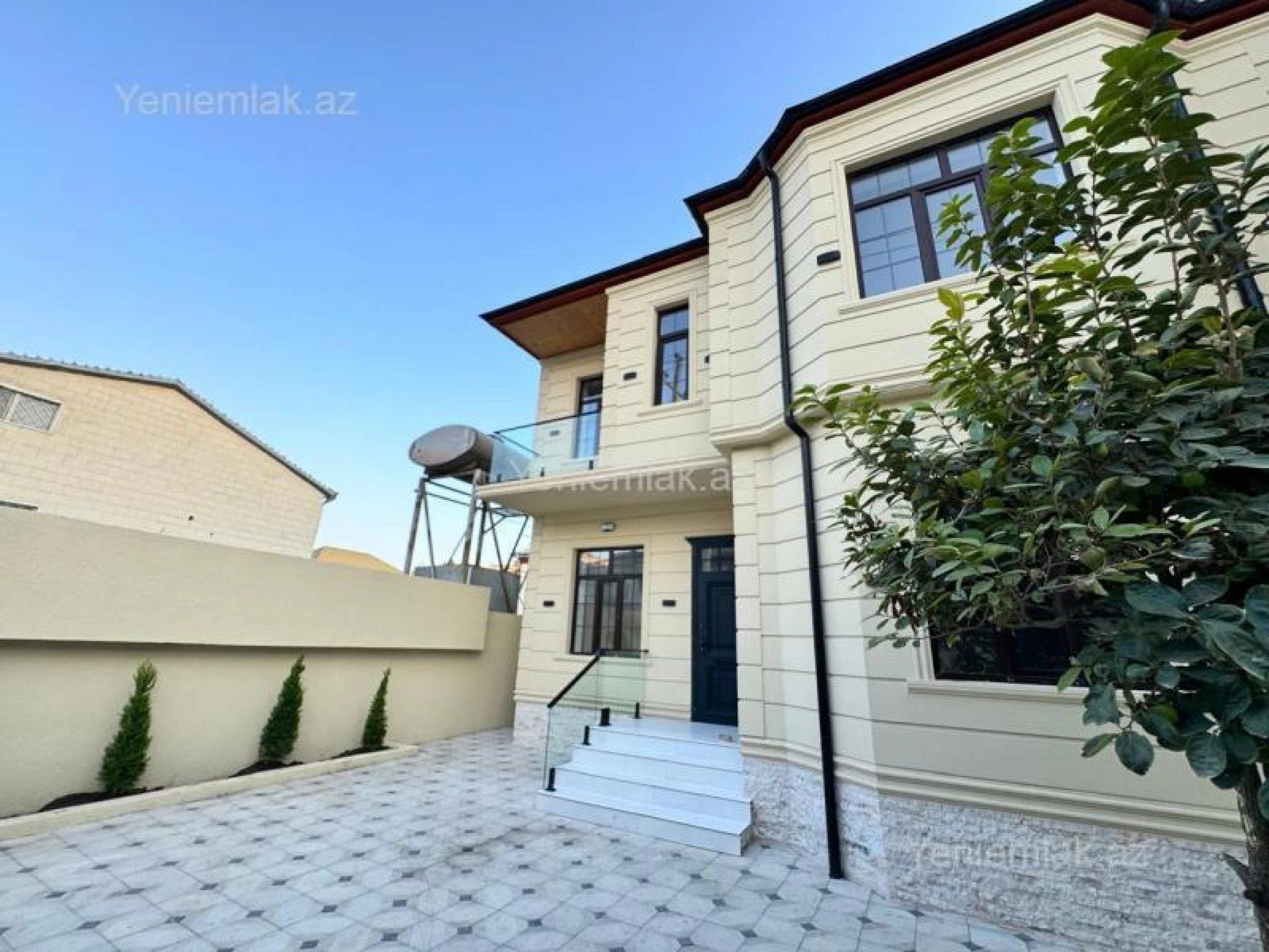 Satılır 5 otaqlı həyət evi 200 m²