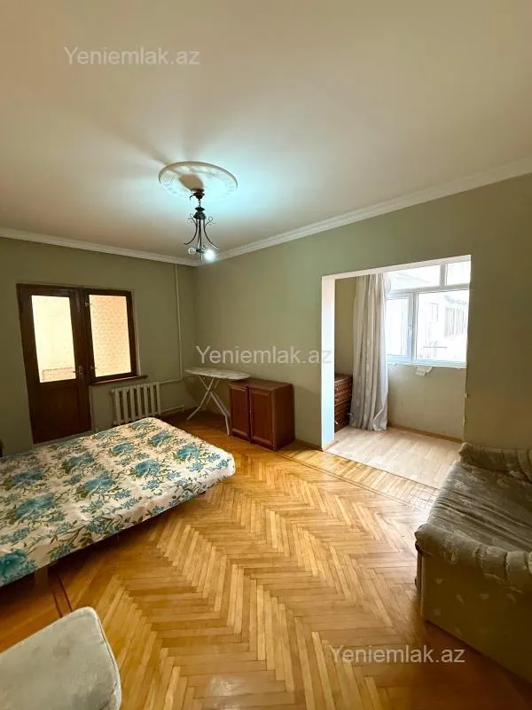 Satılır 2 otaqlı köhnə tikili 70 m²