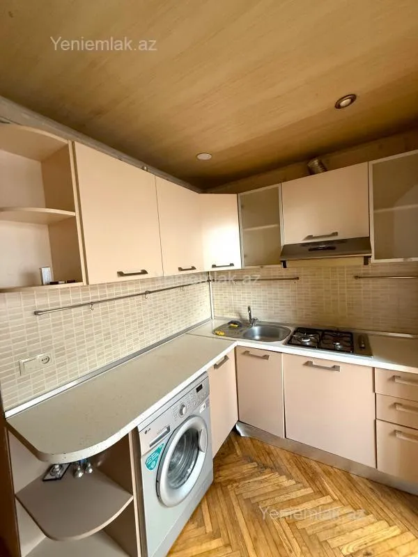 Satılır 2 otaqlı köhnə tikili 70 m²