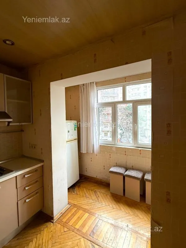 Satılır 2 otaqlı köhnə tikili 70 m²