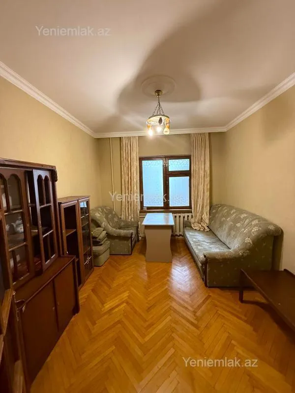 Satılır 2 otaqlı köhnə tikili 70 m²