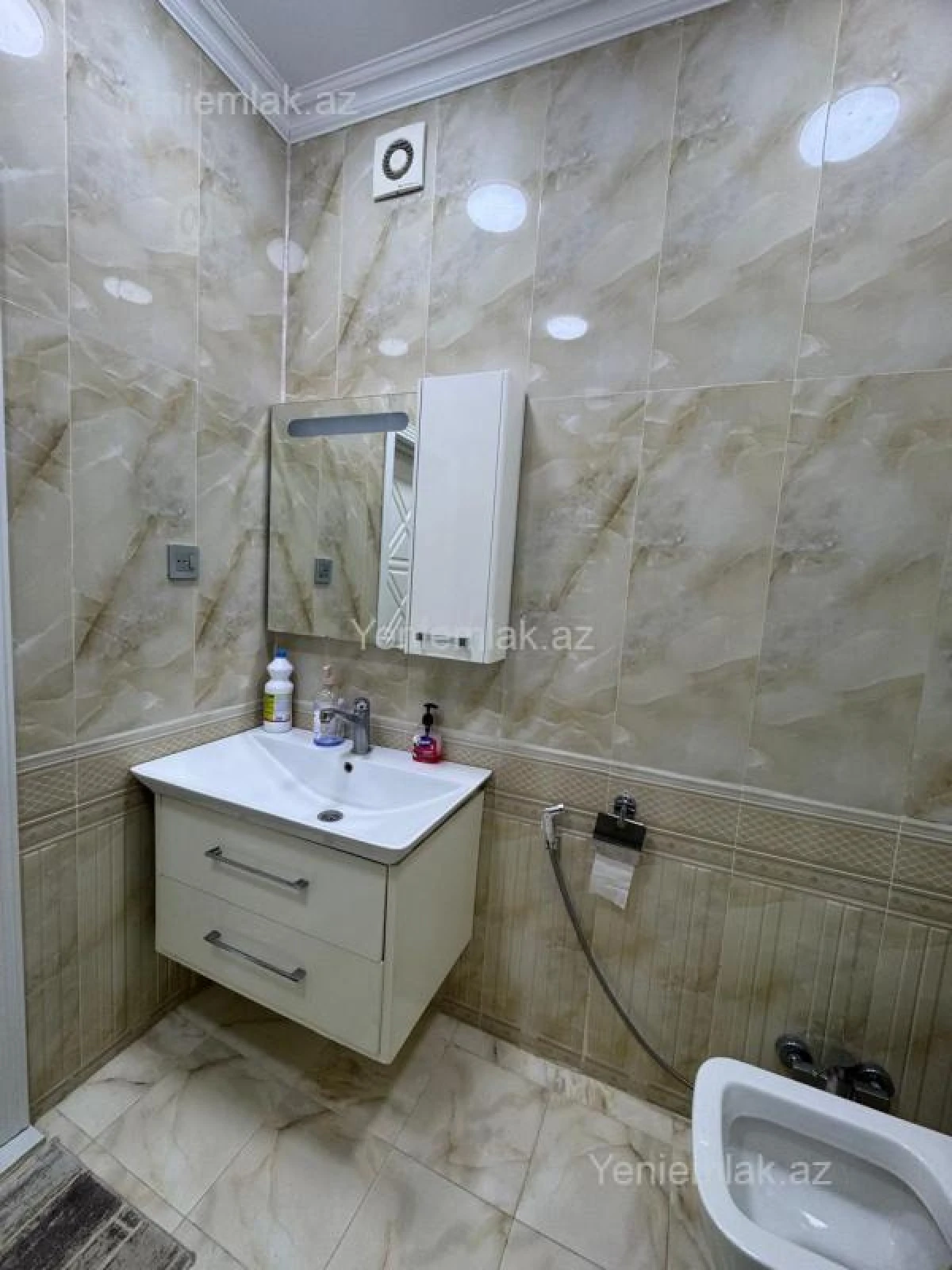 Satılır 2 otaqlı yeni tikili 65 m²