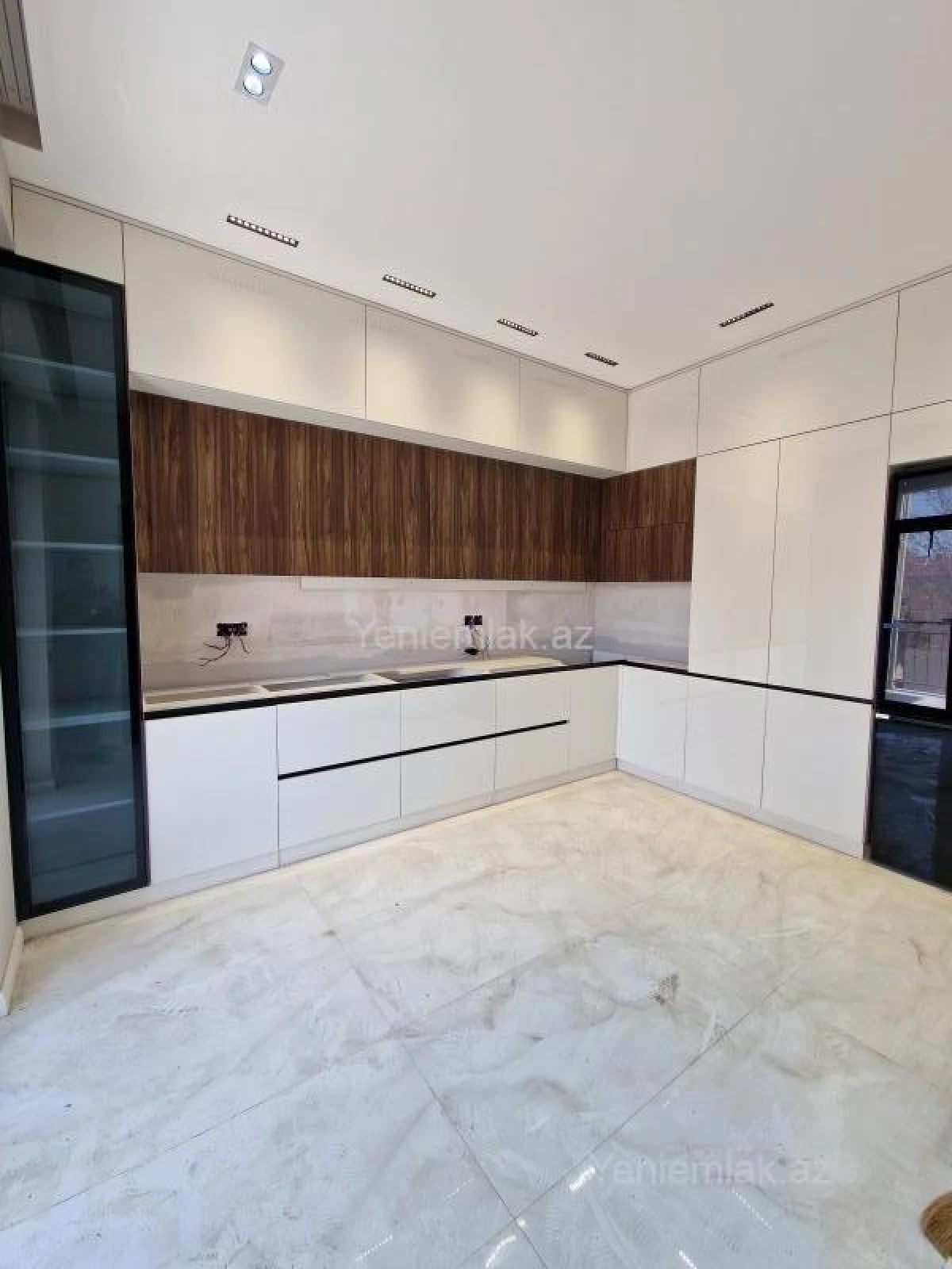Satılır 3 otaqlı yeni tikili 154 m²