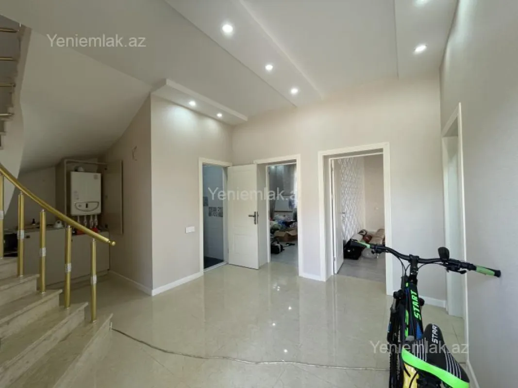 Satılır 6 otaqlı həyət evi 250 m²