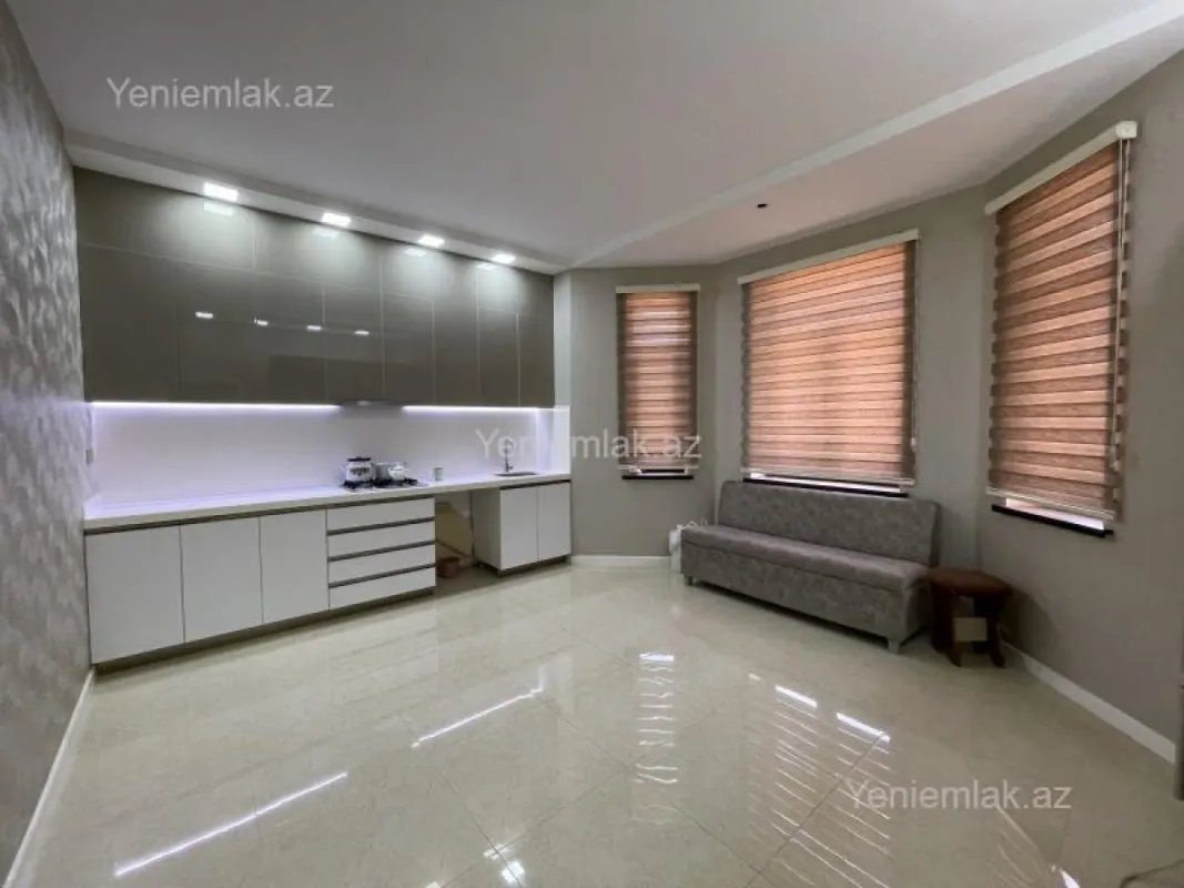 Satılır 6 otaqlı həyət evi 250 m²