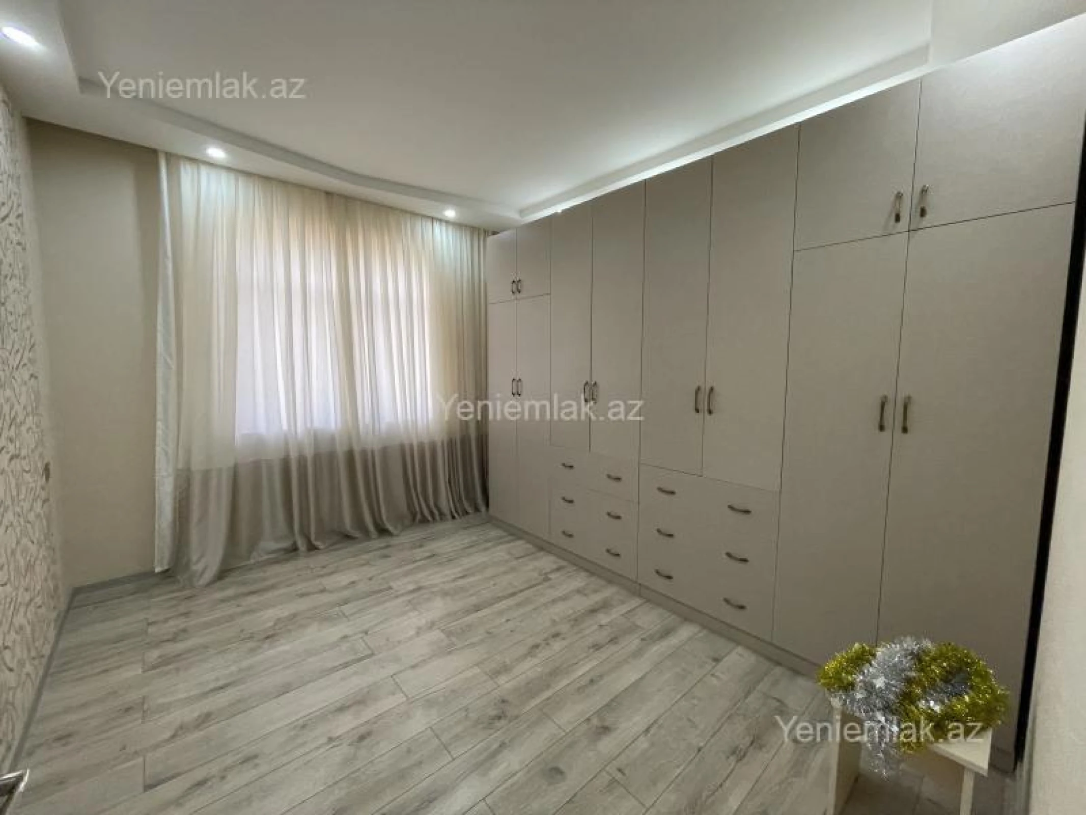 Satılır 6 otaqlı həyət evi 250 m²