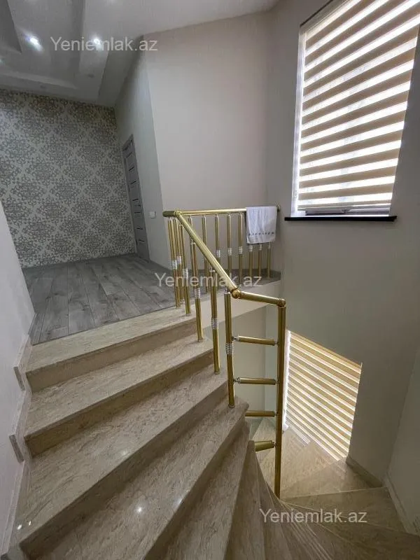 Satılır 6 otaqlı həyət evi 250 m²