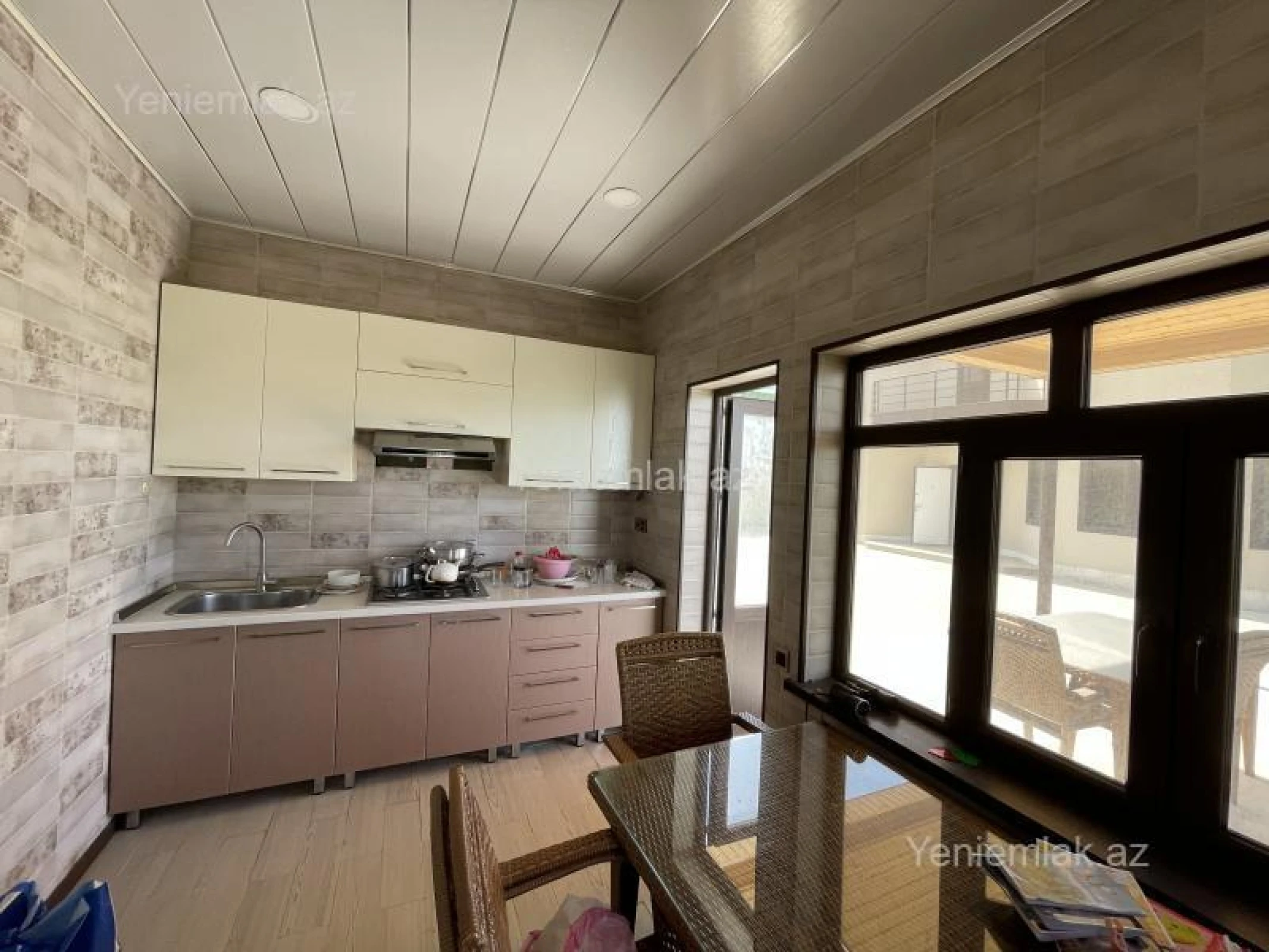 Satılır 6 otaqlı həyət evi 250 m²