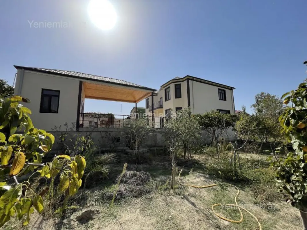 Satılır 6 otaqlı həyət evi 250 m²
